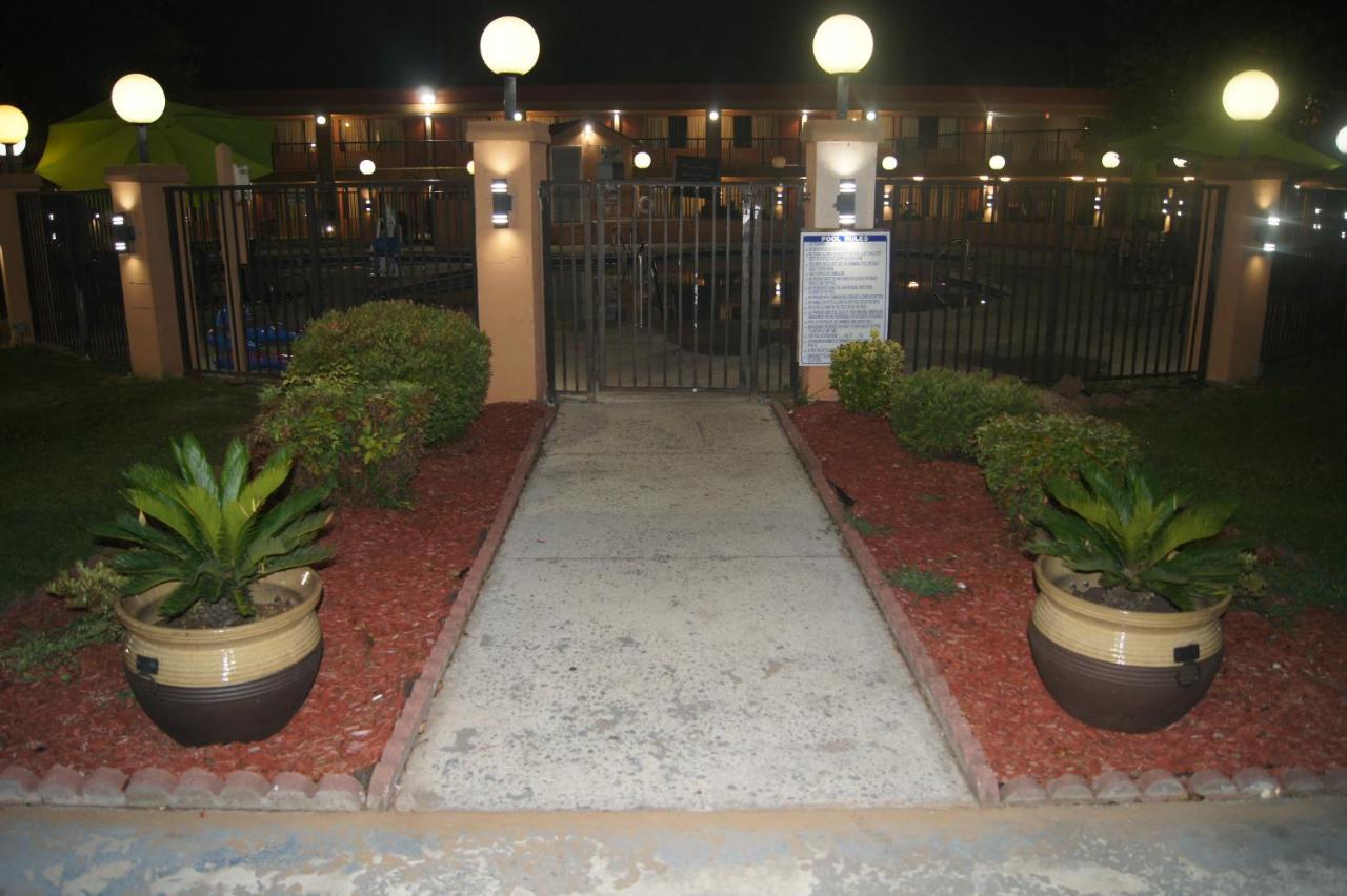 Days Inn By Wyndham Durham/Near Duke University Kültér fotó