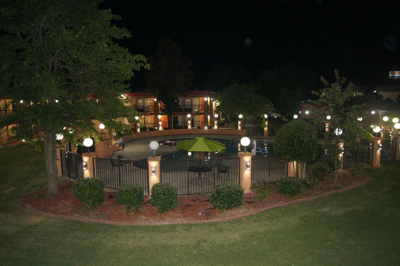 Days Inn By Wyndham Durham/Near Duke University Kültér fotó