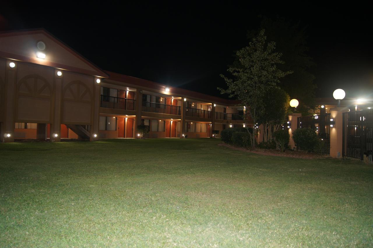 Days Inn By Wyndham Durham/Near Duke University Kültér fotó