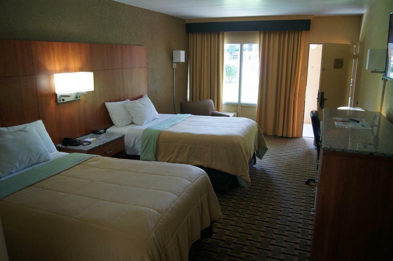 Days Inn By Wyndham Durham/Near Duke University Kültér fotó