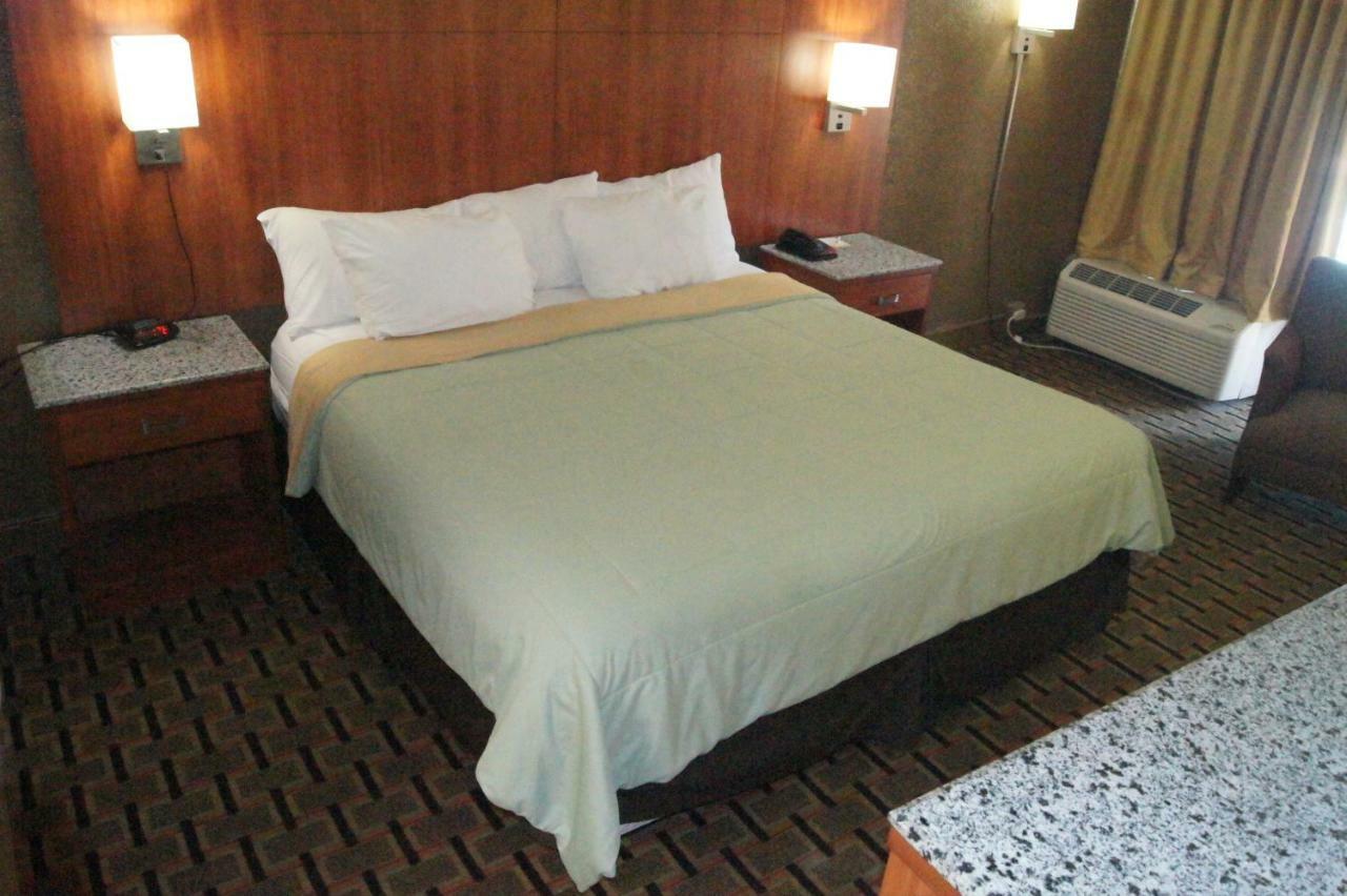 Days Inn By Wyndham Durham/Near Duke University Kültér fotó