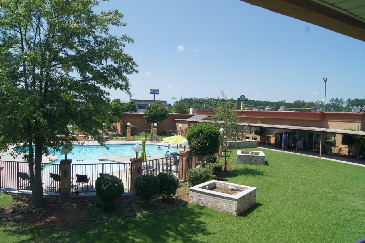 Days Inn By Wyndham Durham/Near Duke University Kültér fotó