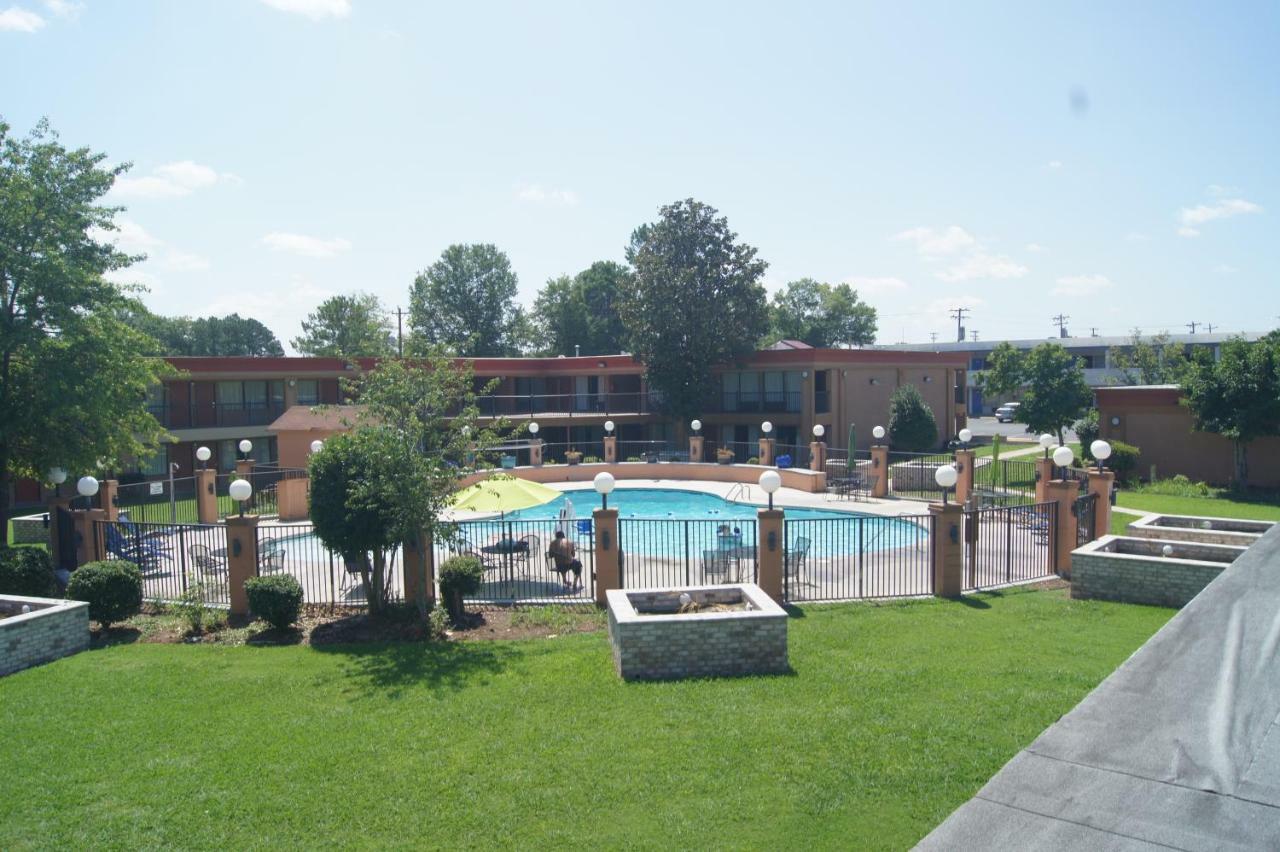 Days Inn By Wyndham Durham/Near Duke University Kültér fotó
