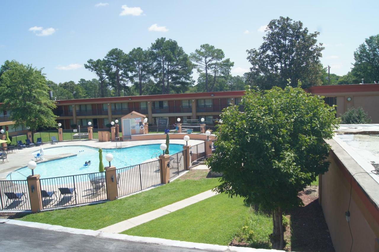 Days Inn By Wyndham Durham/Near Duke University Kültér fotó