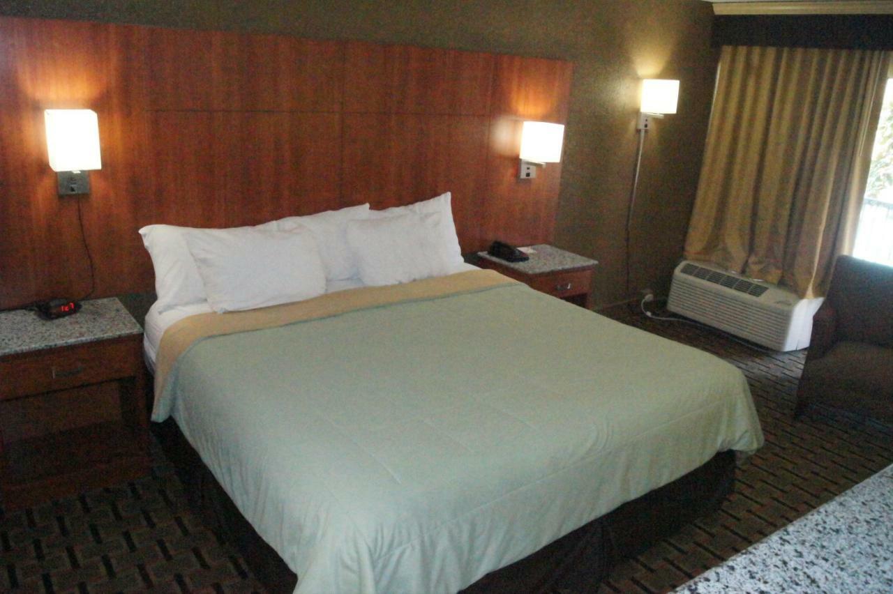 Days Inn By Wyndham Durham/Near Duke University Kültér fotó