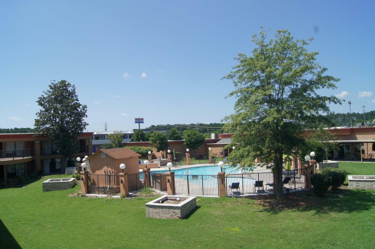 Days Inn By Wyndham Durham/Near Duke University Kültér fotó
