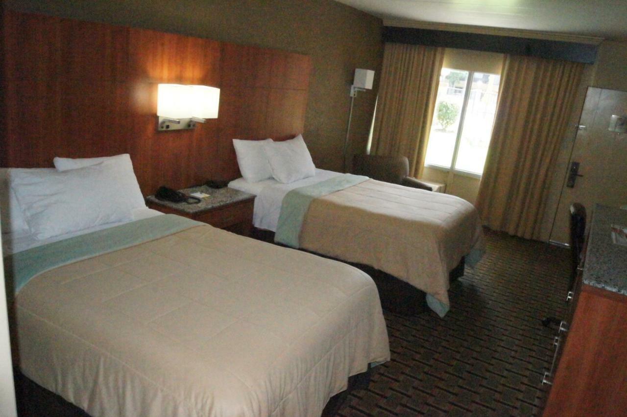 Days Inn By Wyndham Durham/Near Duke University Kültér fotó
