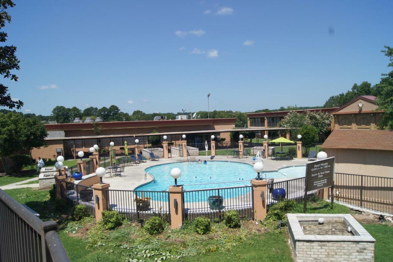Days Inn By Wyndham Durham/Near Duke University Kültér fotó