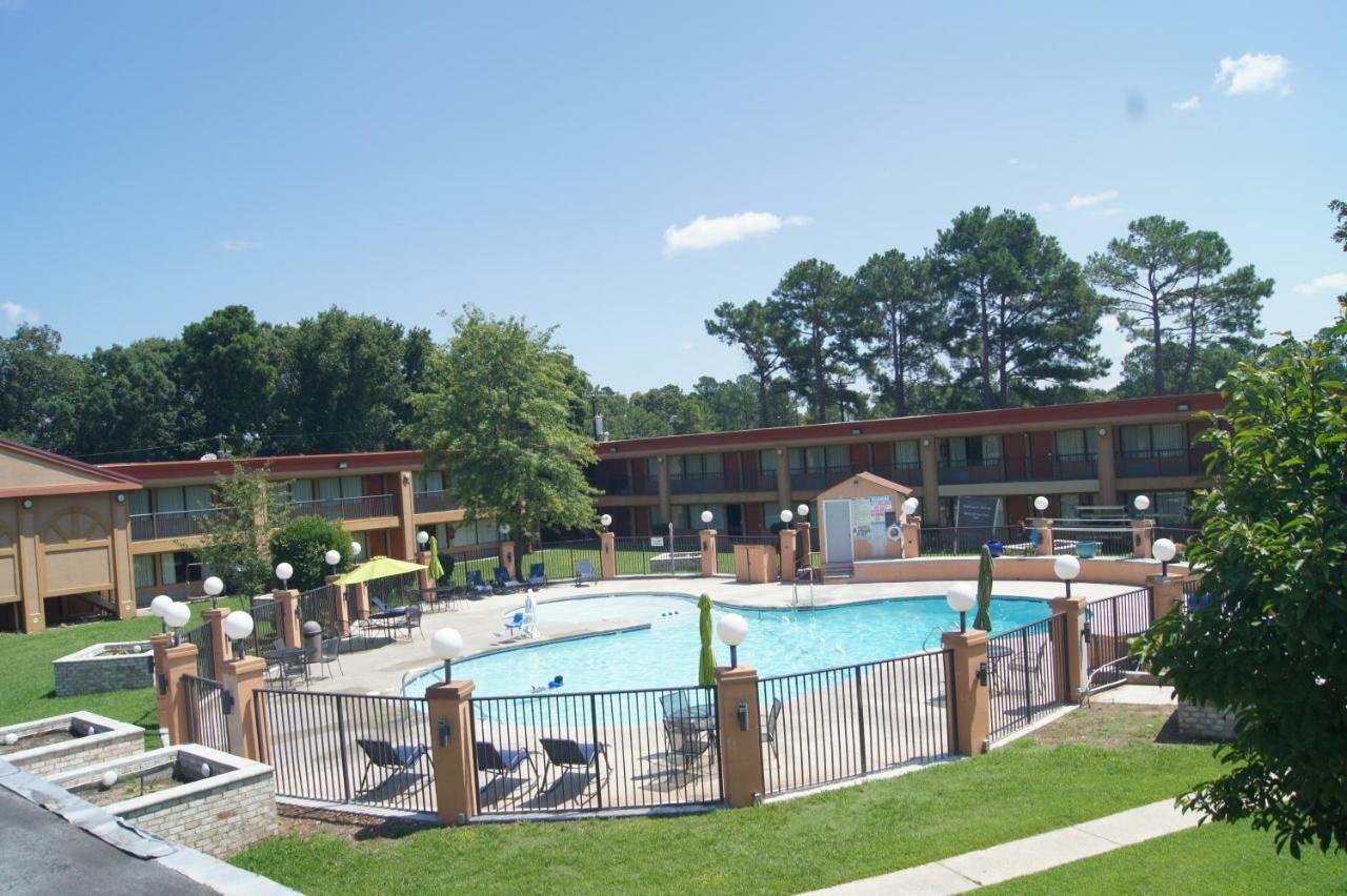 Days Inn By Wyndham Durham/Near Duke University Kültér fotó