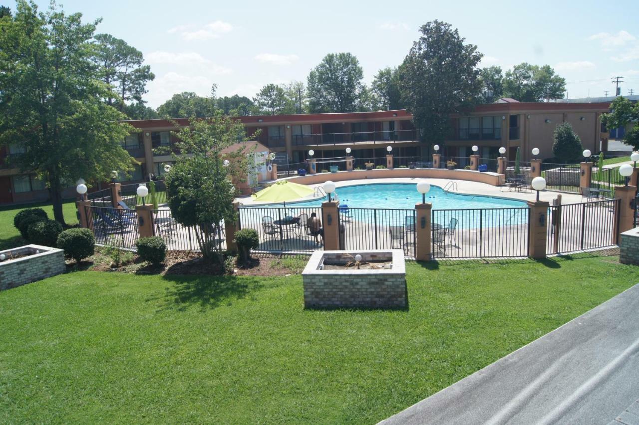 Days Inn By Wyndham Durham/Near Duke University Kültér fotó